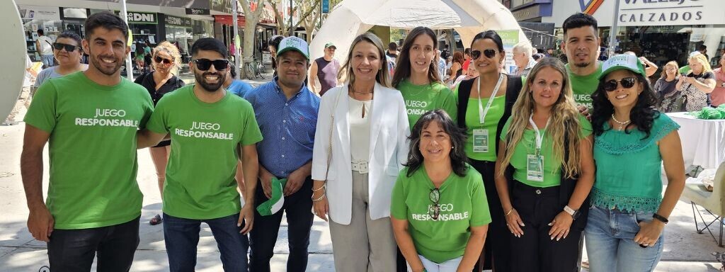 En el Día del Juego Responsable, la CAS organizó una jornada en el Cruce de las Peatonales para informar sobre las consecuencias del juego patológico y sus medidas de prevención, con foco en los adolescentes.