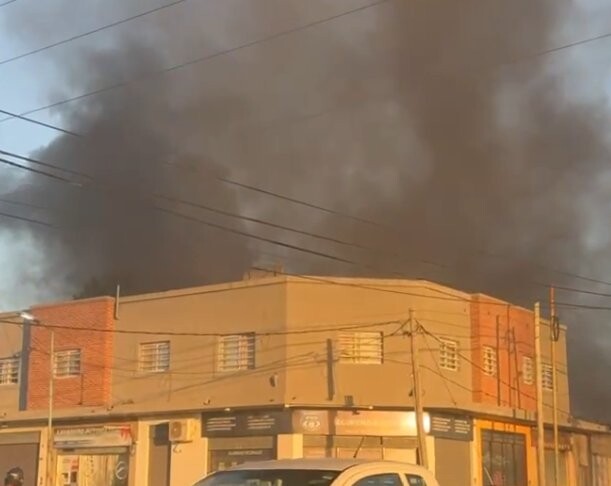 La Plata: Incendio en un depósito de sanitarios