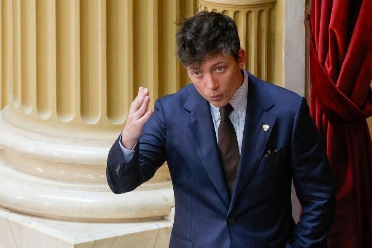 000jhbvcx.jpg Santiago Caputo citó al Quijote para celebrar la intervención de Estados Unidos en el Ejército argentino