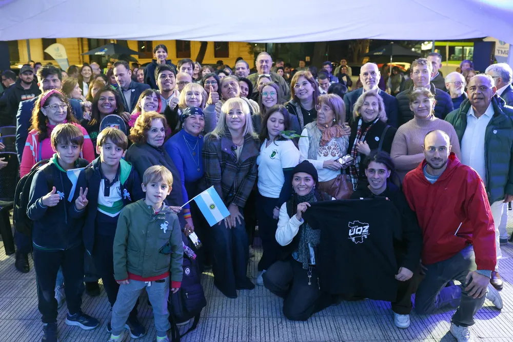 La intendenta Chahla encabezó la primera Consulta Pública para recuperar junto a los vecinos la Plaza Urquiza