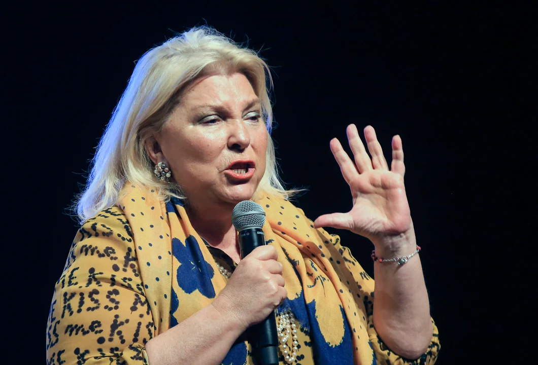 «Vas a terminar preso»: el mensaje de Elisa Carrió a Luis Caputo por la crisis en el Garrahan