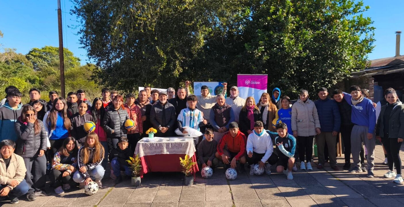 EL GOBIERNO PROVINCIAL ENTREGÓ HERRAMIENTAS, INSUMOS Y ELEMENTOS DEPORTIVOS A LA EFA N.º 269 “RENACER CAMPESINO”
