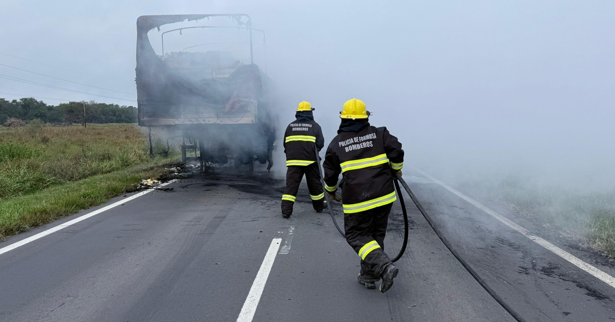 01-Tapita-robaron-678x381 (1).jpg Incendio en la Ruta 11:Un camión fue devorado por las llamas