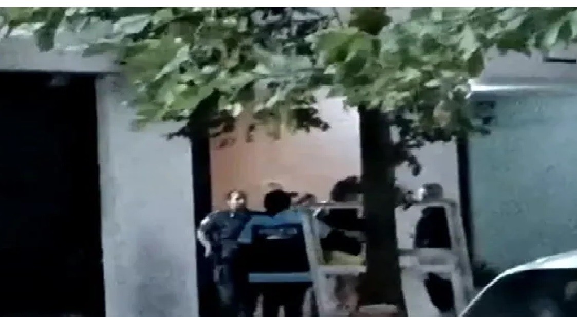 01.jpg San Isidro: un hombre se atrincheró y amenazó con matar a su esposa e hijos