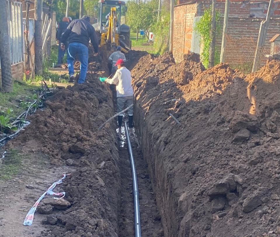 FONTANA: AVANZA LA AMPLIACIÓN DE LA RED DE AGUA POTABLE EN EL BARRIO BANDERAS ARGENTINAS