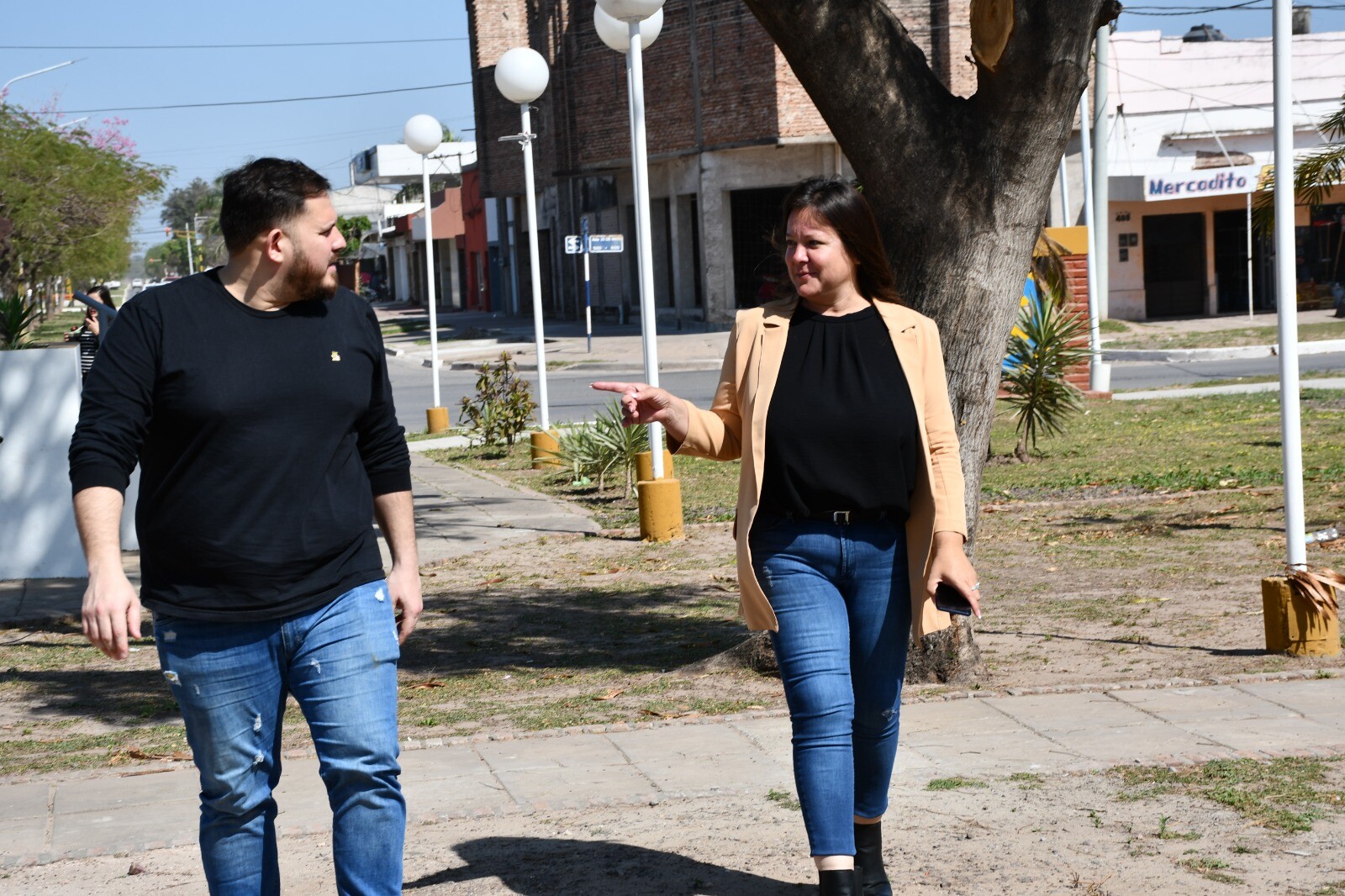 TRES ISLETAS: La Intendente Municipal, Lic. Marcela Duarte recibió en su despacho al Diputado Provincial Rodrigo Ocampo, con quien dialogó sobre el contexto local y provincial.