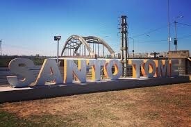 Un ciclista se accidentó frente al las Letras de Santo Tomé