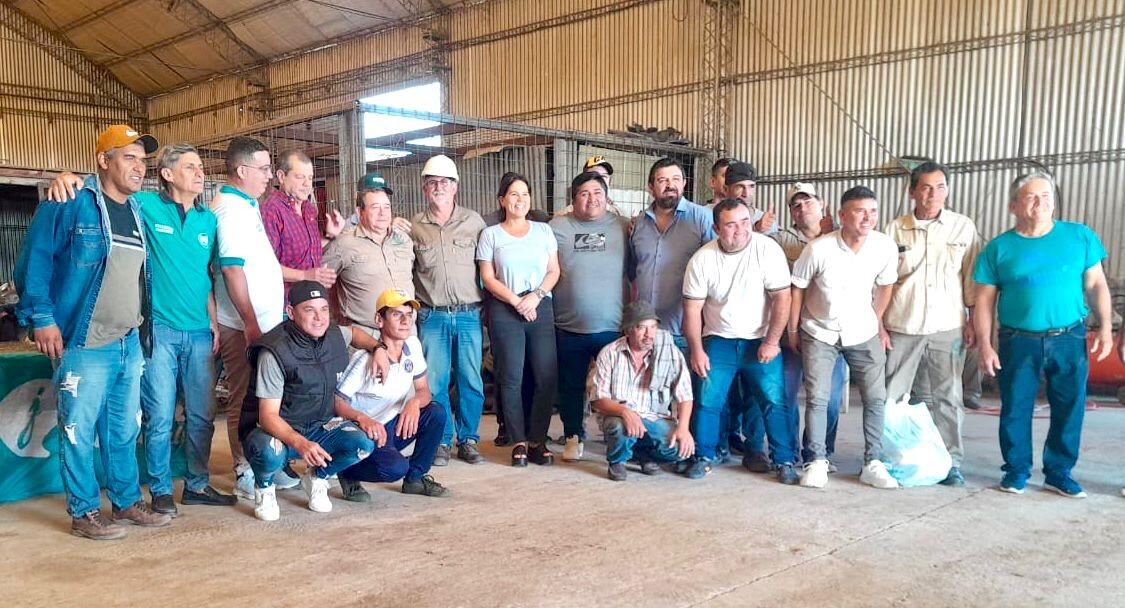 02.jpg Centro Cívico Municipal: el Municipio entregó indumentaria de trabajo a personaldel área operativa