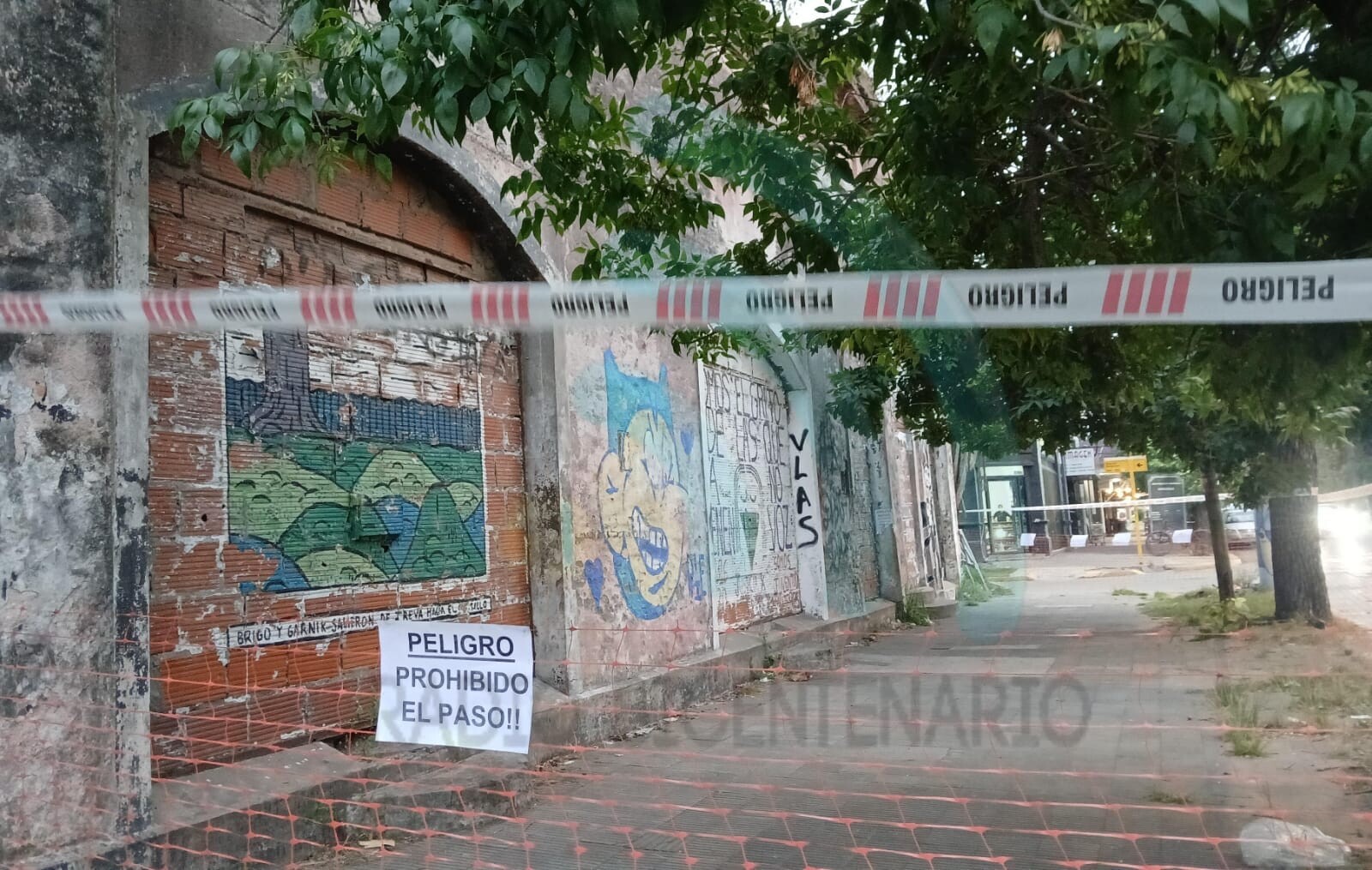 Se desprendió mampostería de una casona abandonada en pleno centro