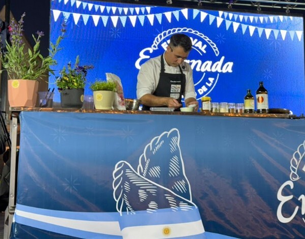Esquel marca récord de la empanada más grande del mundo en mayo