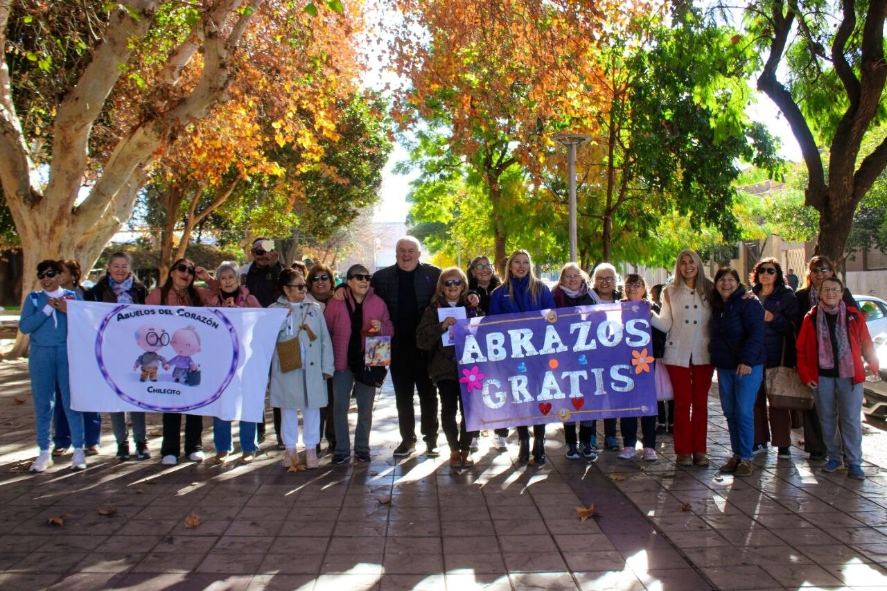 Un Abrazo Puede Cambiar un Dia – Internacional de Toma de Conciencia del Abuso al Adulto Mayor