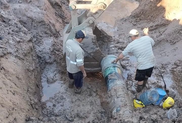 PRESIDENCIA ROCA: SAMEEP FINALIZÓ LA REPARACIÓN DE UN TRAMO DEL ACUEDUCTO DE LAS SIETE LOCALIDADES