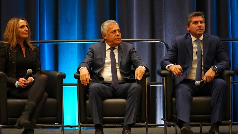 En un salón colmado con más de 400 personas, el gobernador Marcelo Orrego participó como disertante en el Argentina Day, organizado por la Secretaría de Minería de la Nación en el marco de la feria PDAC, que se lleva a cabo en Canadá.