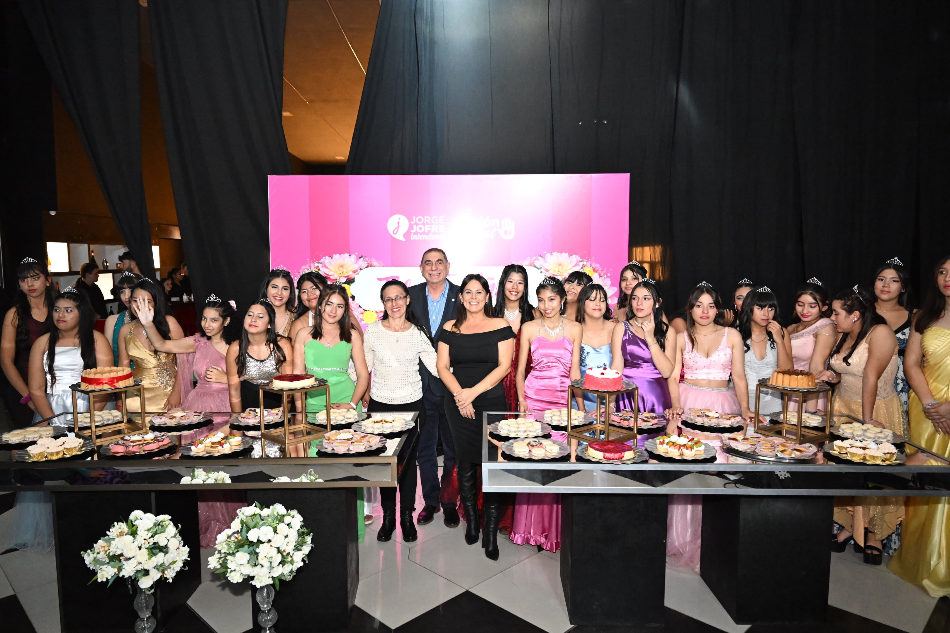 Con gran emotividad, se celebró una nueva edición del programa solidario «Tus 15 Años»