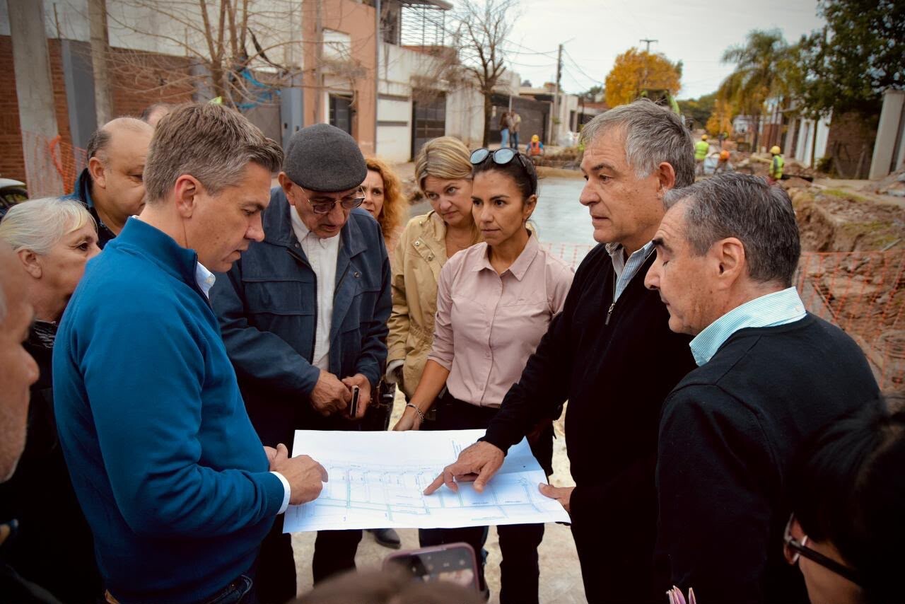 MÁS CONECTIVIDAD Y DESARROLLO: AVANZAN LOS TRABAJOS DE PAVIMENTACIÓN EN VILLA ALTABE