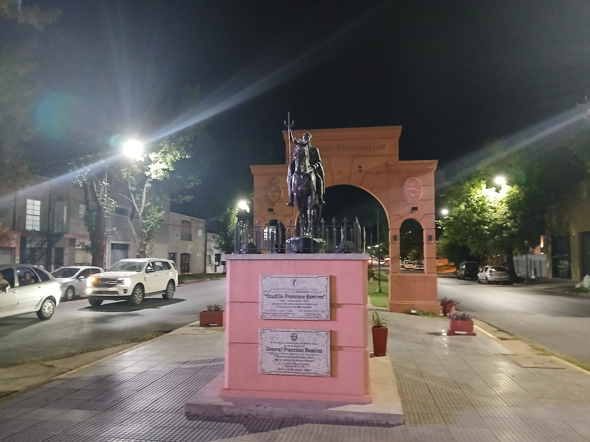 El Supremo entre el bronce de los actos y el olvido de las calles