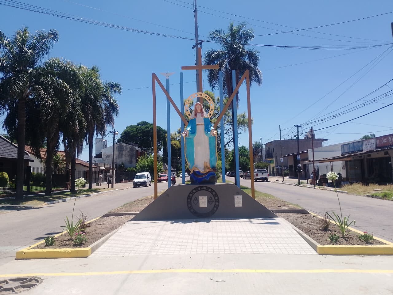 Inauguran la imagen de Nuestra Señora de la Medalla Milagrosa en Av. Eva Perón y Rawson