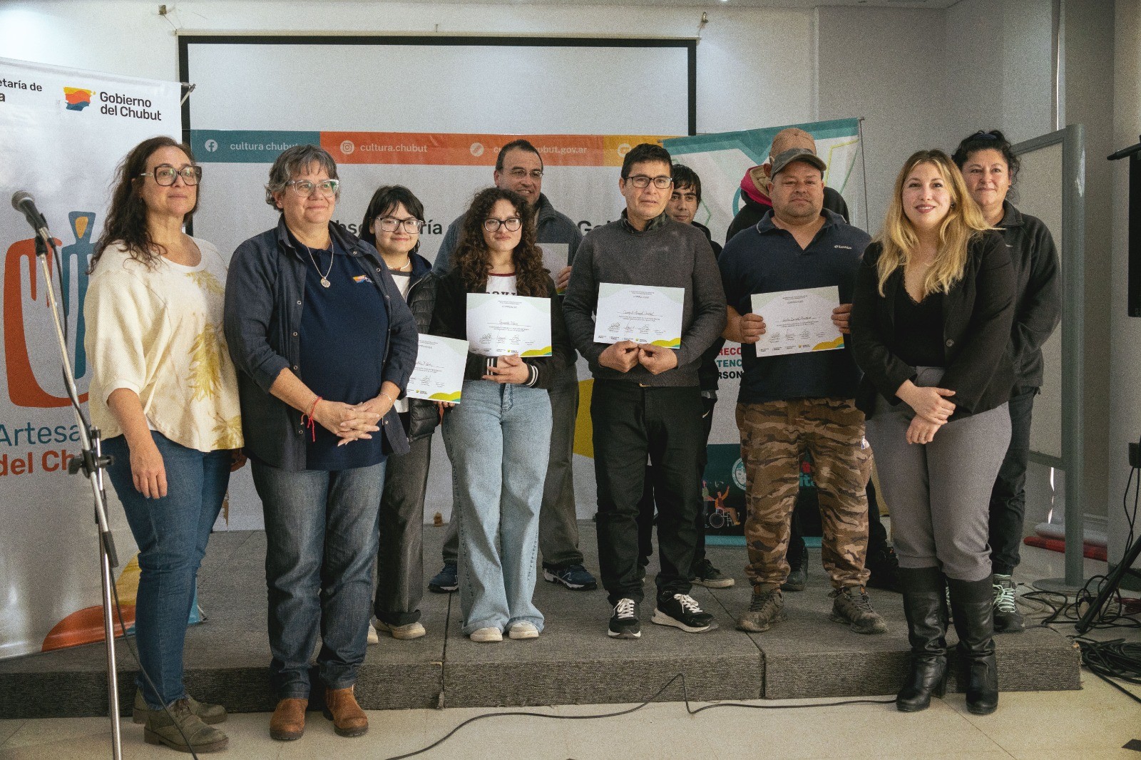 Municipio y Provincia entregaron certificados del taller de Curtido de piel de pescado