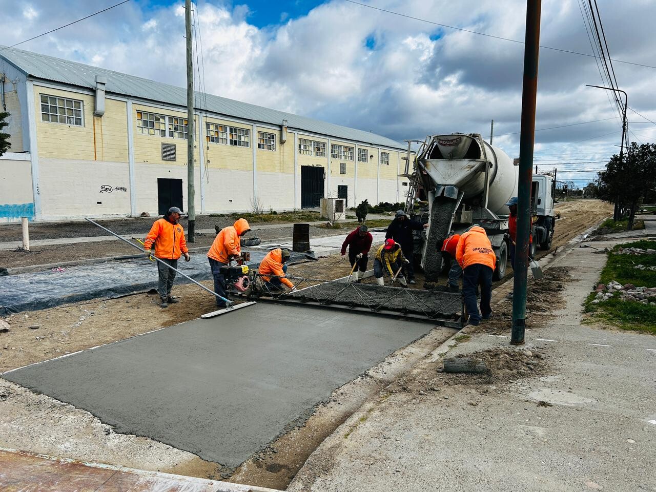 Con el aporte de los vecinos, Rawson avanza con la pavimentación de Rodrigo de Isla y Zorrilla Sánchez Con el aporte de los vecinos, Rawson avanza con la pavimentación de Rodrigo de Isla y Zorrilla Sánchez