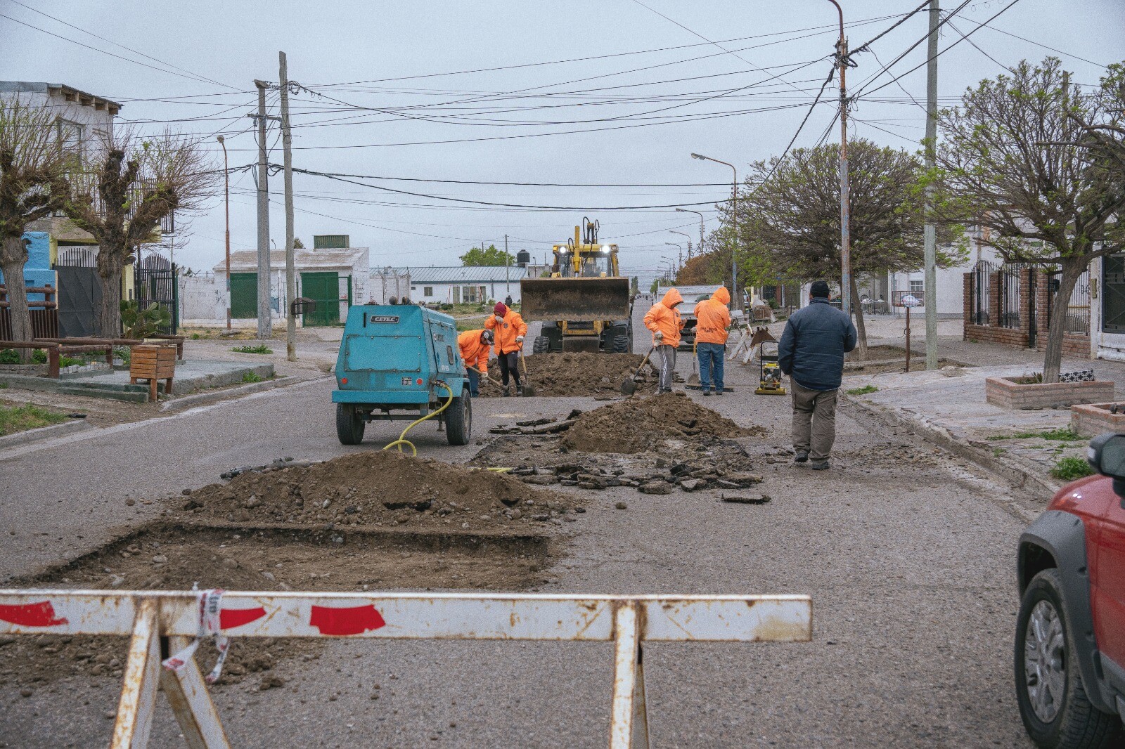 Obras Públicas Municipal realiza trabajos de pavimentación en Rawson