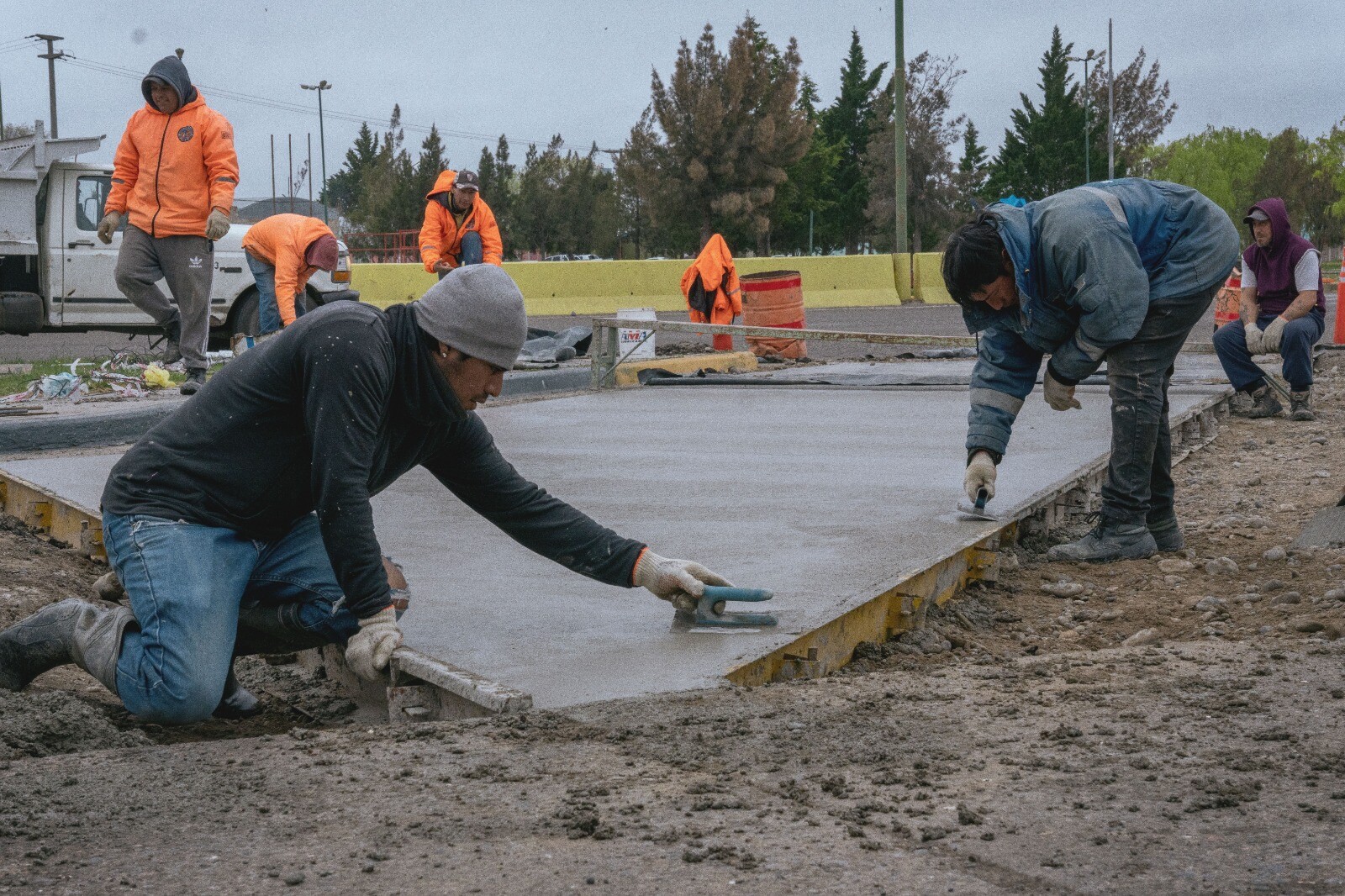 Obras Publicas de Rawson avanza en la intervención integral en el Barrio Luis Vernet