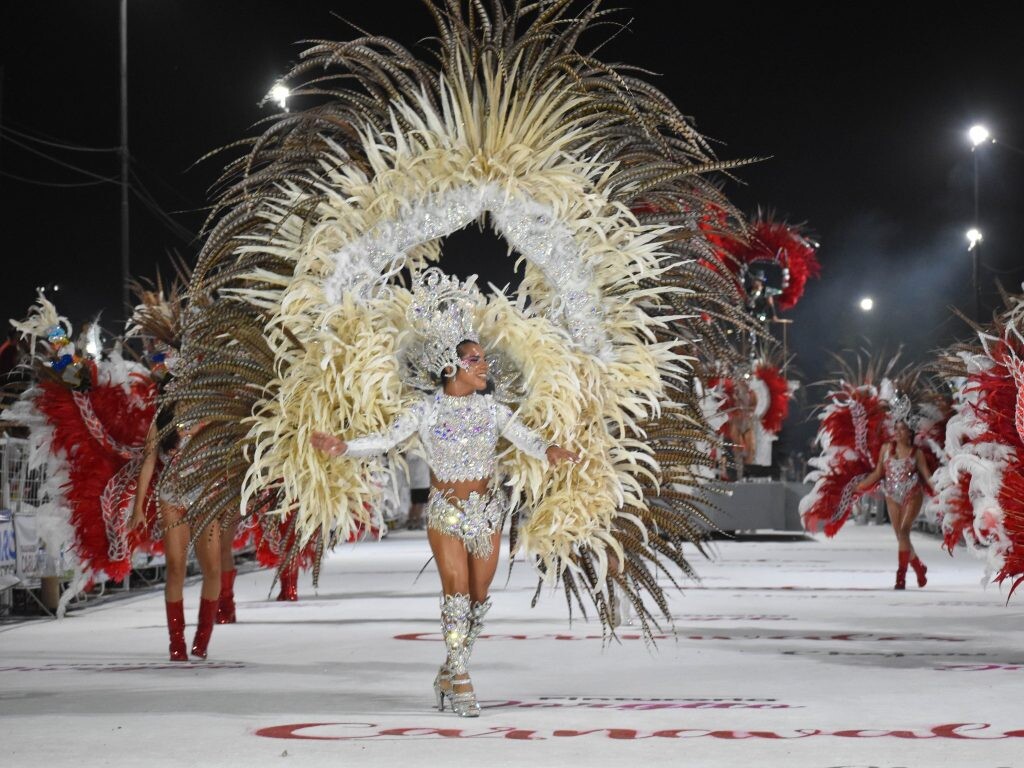 Chajarí vive esta noche el cierre de sus carnavales 2026