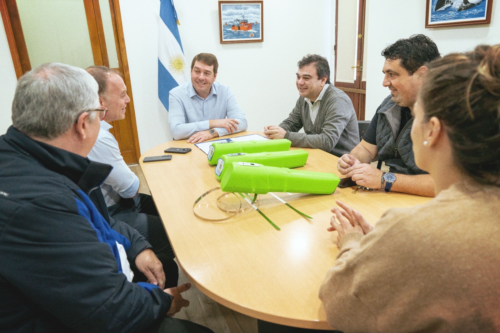 Municipio y Camuzzi impulsan una iniciativa ambiental con la instalación de ecoceniceros