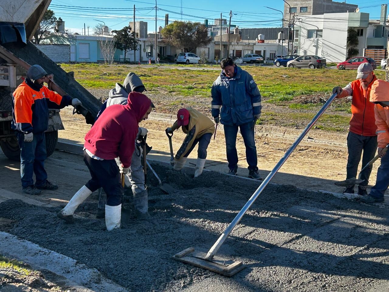1-OBRA DE PAVIMENTACIÓN EN CALLE RIVADAVIA.jpeg Rawson continúa fortaleciendo la infraestructura urbana con el avance de la pavimentación en calle Rivadavia