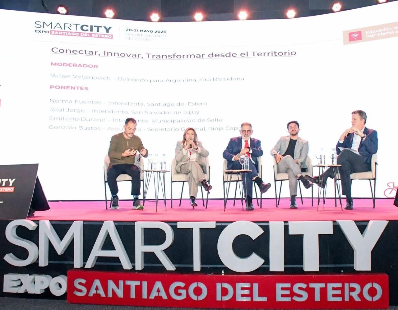 La Ing. Fuentes disertó junto a otros intendentes en la primera jornada de la 5° edición del Smart City Santiago del Estero La Ing. Fuentes disertó junto a otros intendentes en la primera jornada de la 5° edición del Smart City Santiago del Estero