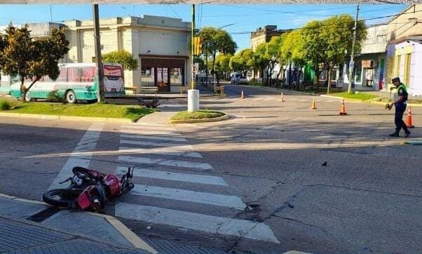 1000174648.jpg Chajarí: Joven motociclista perdió la vida tras chocar contra un colectivo