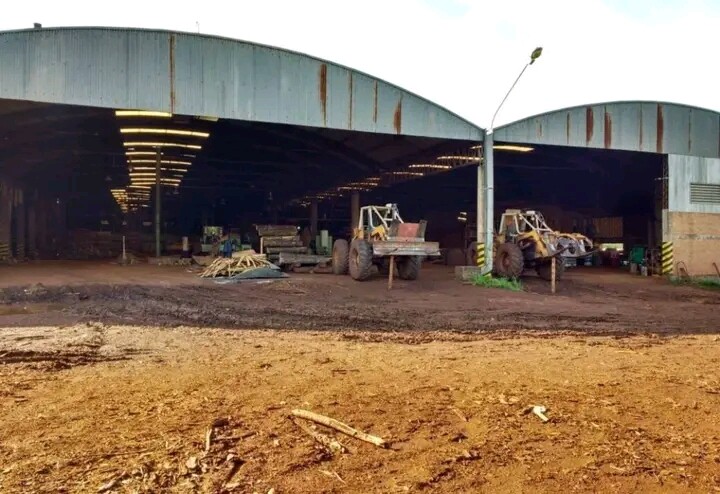 1000237542.jpg Incertidumbre en Misiones: cerró la fábrica Mazter Industria Maderil en Caraguatay y trabajadores denuncian abandono