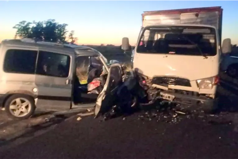 1000245369.webp Choque frontal en una ruta provincial dejó cuatro personas lesionadas
