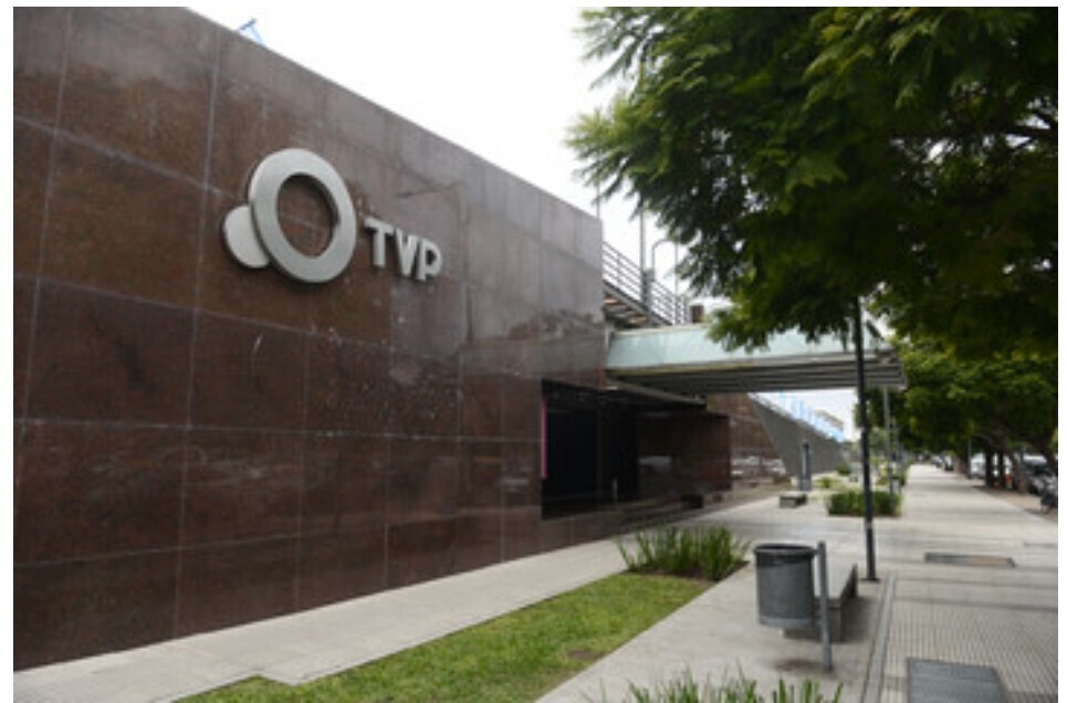 Ajuste en los medios públicos: el Gobierno busca desprenderse de 500 empleados de la TV Pública y Radio Nacional