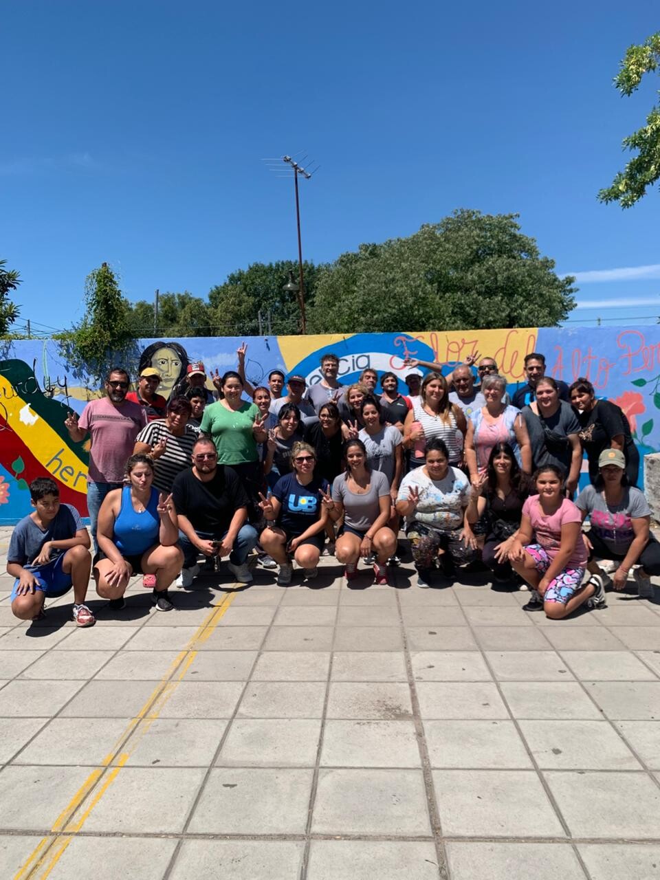 Actividad solidaria de pintadas de aulas en la Escuela N°81 de Longchamps