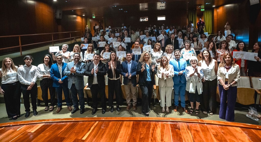 1000334999.jpg Entregaron certificados a las primeras cohortes de Transformar la Secundaria