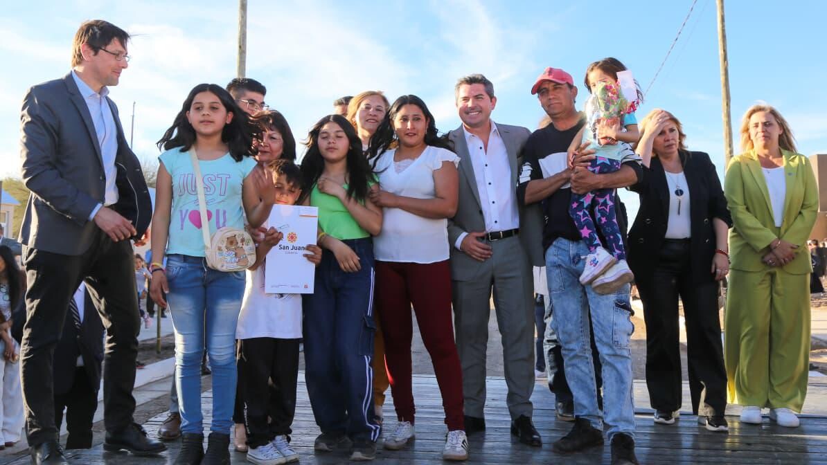 1000342573.jpg Cumpliendo el sueño de la casa propia: Orrego entregó un nuevo barrio en San Martín