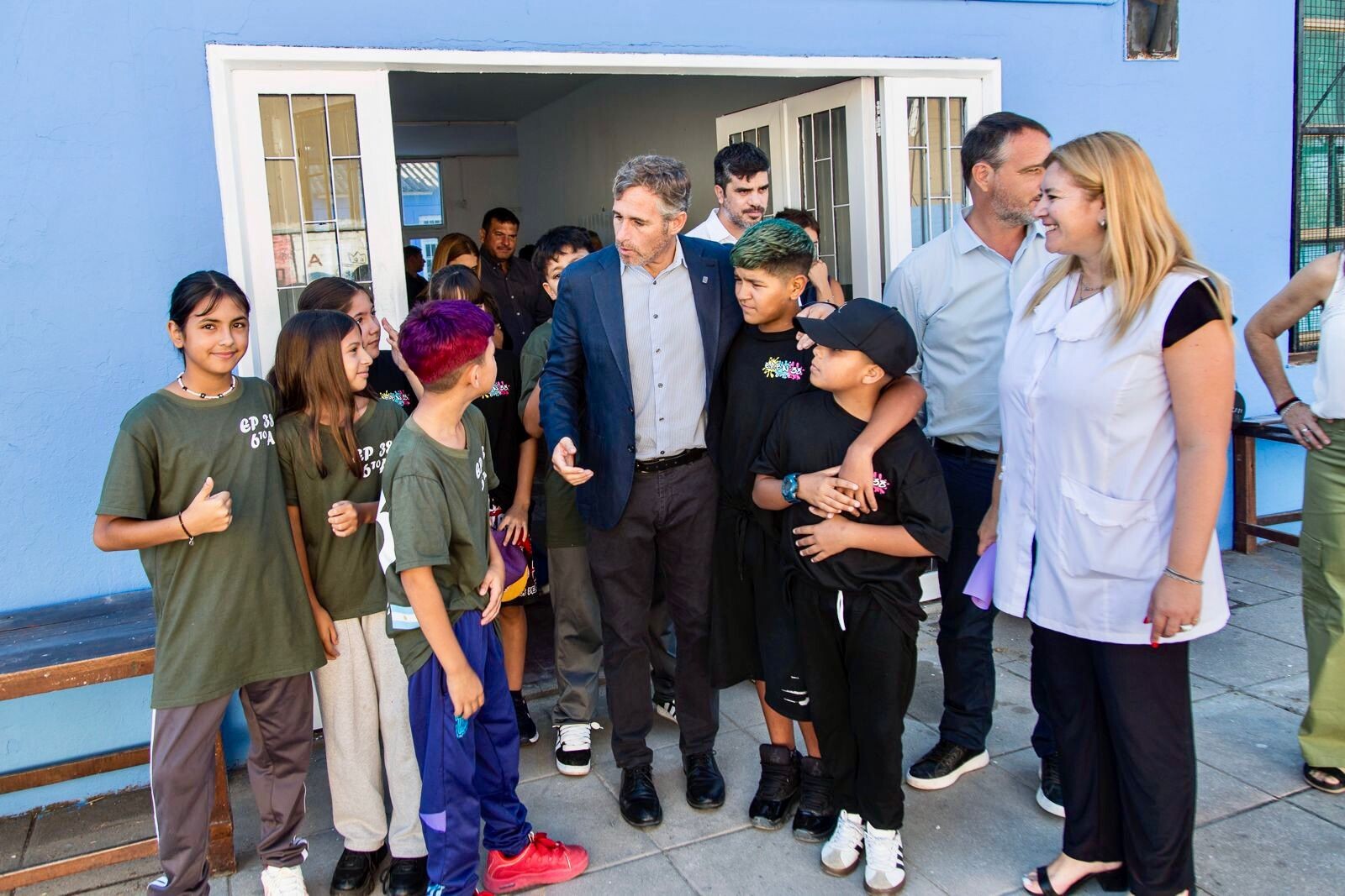 *Achával participó del inicio de clases en la Primaria Nº 38 de Del Viso*