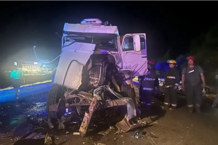 Impresionante choque entre camiones en Ruta 14 dejó un herido