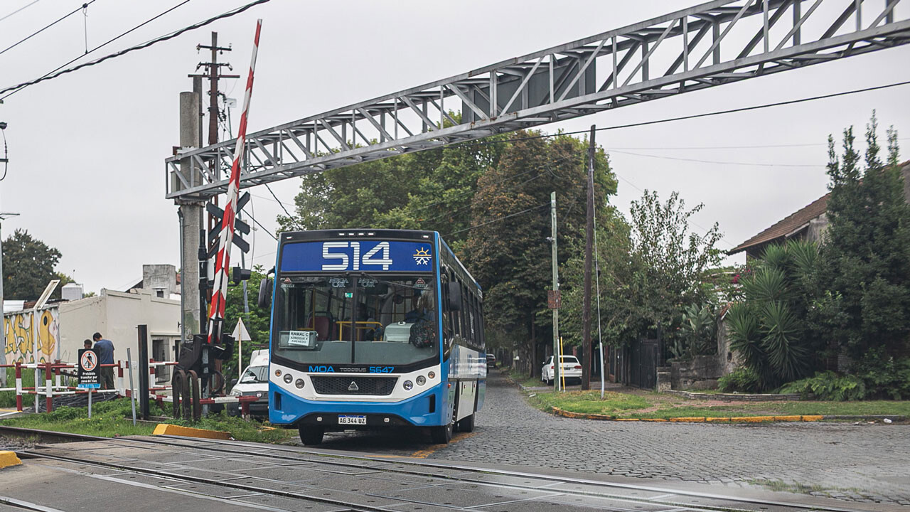 Almirante Brown suma un colectivo que conecta Solano con Adrogué