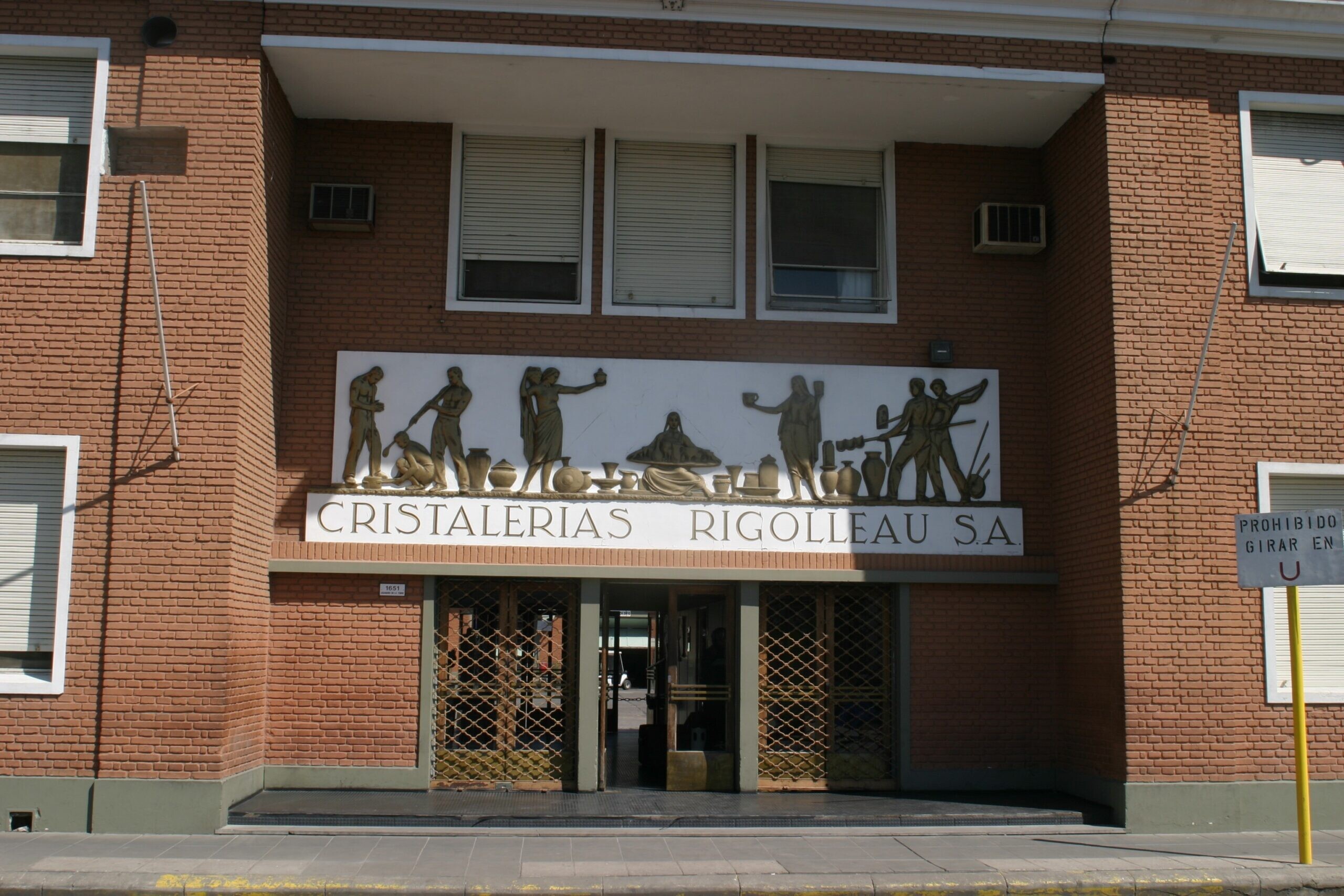 Rigolleau, la principal fábrica de vidrio del país, reducirá producción local y comenzará a importar vajilla desde China