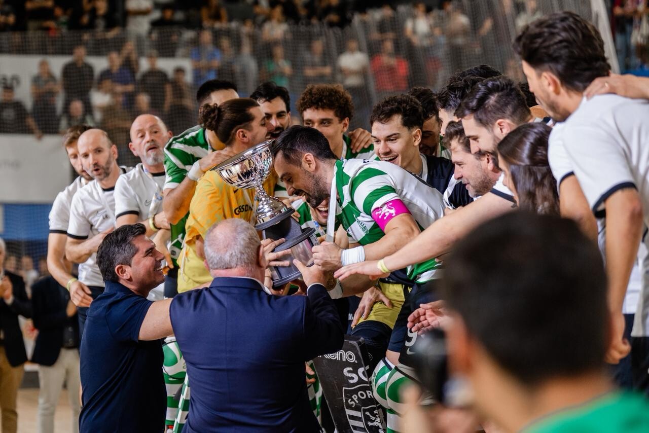 1000368916.jpg El gobernador Marcelo Orrego presenció la final del Mundial de Clubes Masculino de Hockey sobre Patines
