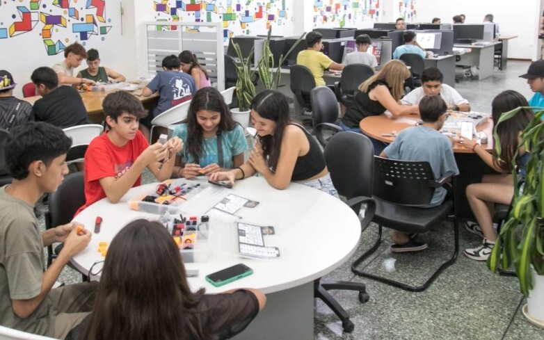 1000371101.jpg Más de 1000 niños y adolescentes se capacitarán en tecnología con el programa «Verano Tech 2026»