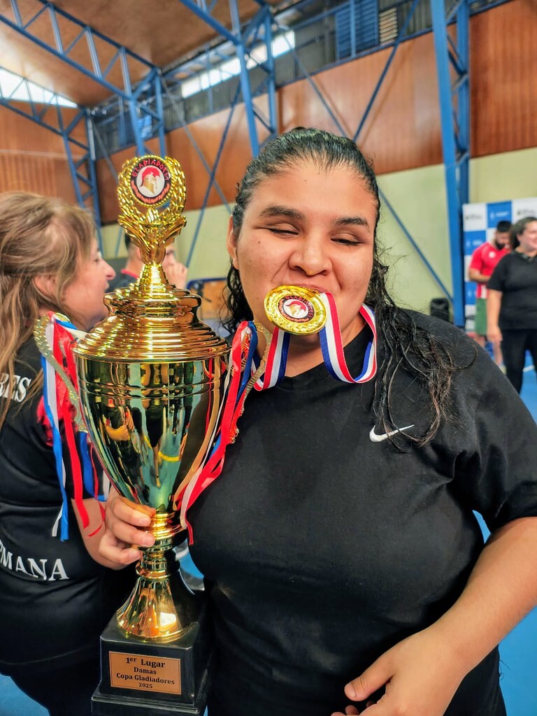 1000378999.jpg Mili Domínguez brilló en Chile y se consagró campeona con Gladiadoras