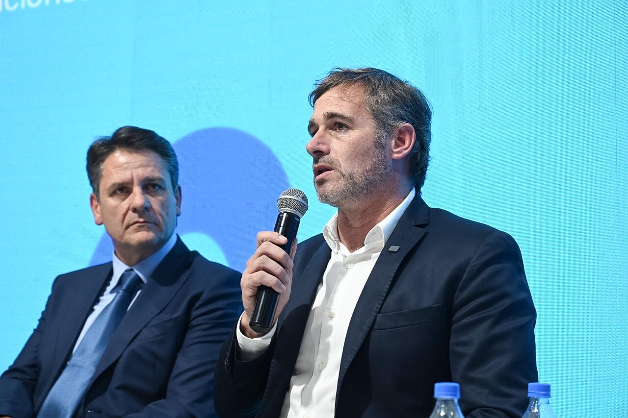 *Achával participó de un panel sobre Inteligencia Artificial en la Feria del Libro*