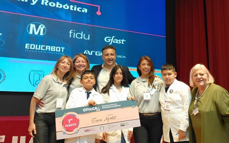1000383790.jpg Robotica; Estudiantes cauceteros son campeones nacionales de la III Olimpiada.