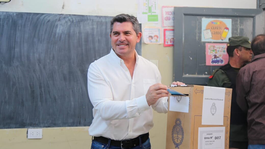 1000407666.jpg Marcelo Orrego votó en Santa Lucía: “Disfruto este día democrático, una oportunidad para que todos podamos elegir en igualdad”