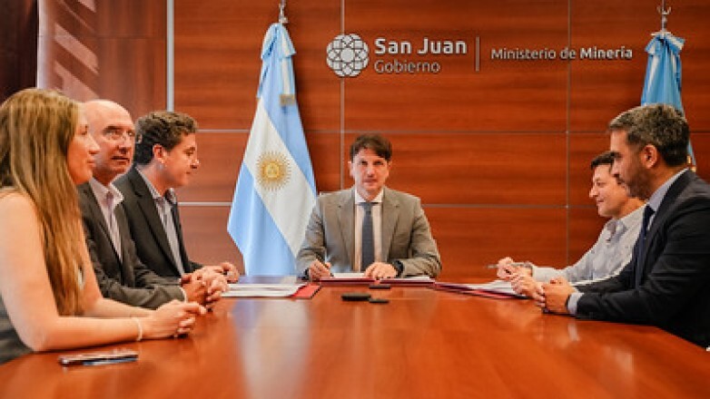 1000410383.jpg San Juan; Firman convenio para la implementación del Programa Mujeres + Mineras