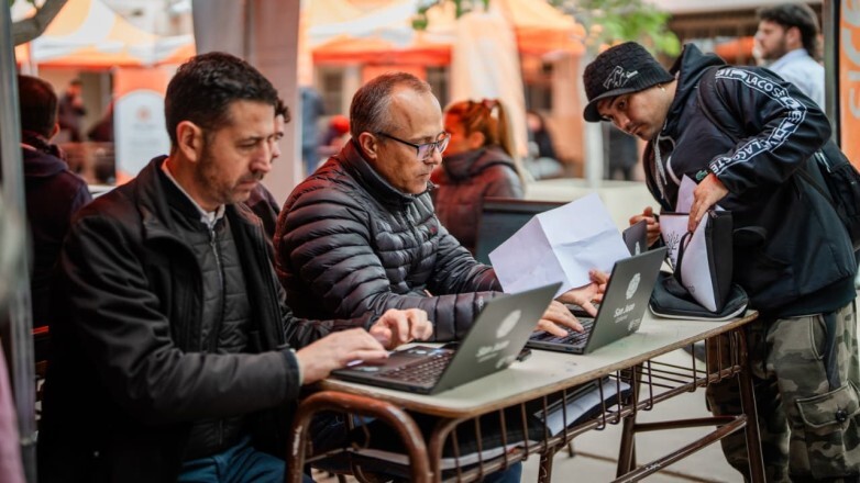 1000412214.jpg Economía brinda un servicio que permite activar licencias de notebooks educativas