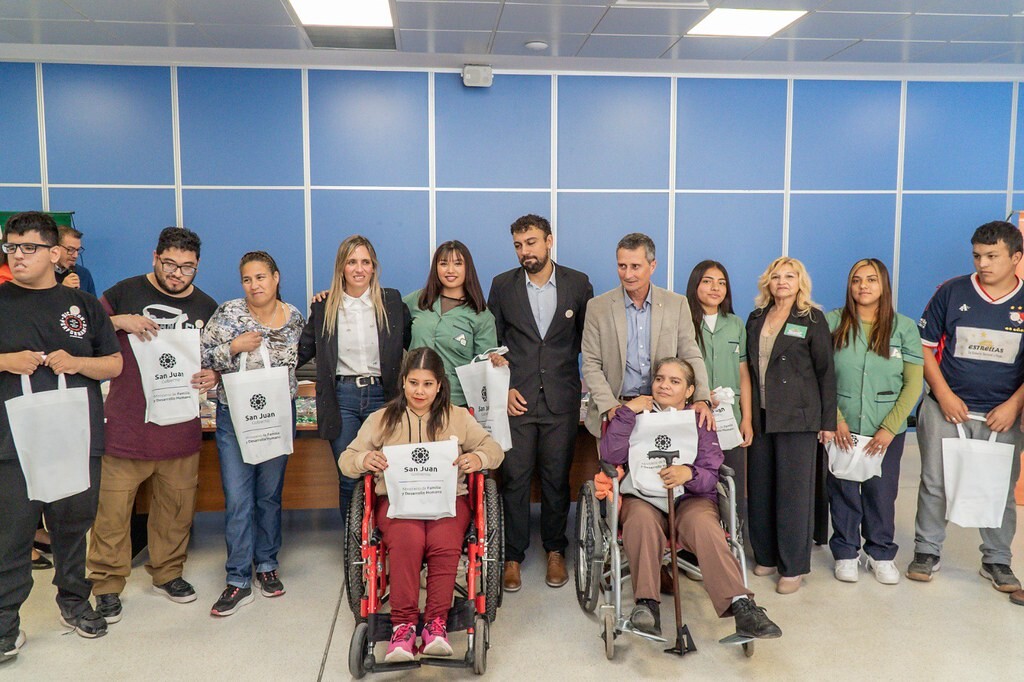 1000413801.jpg Se entregaron dispositivos a pacientes con enfermedades neurodegenerativas y psicomotrices