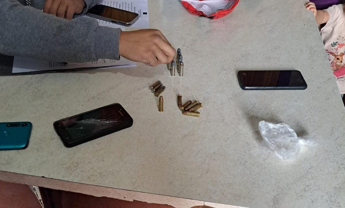 1000417680.jpg SUBCRÍA CIPOLLETTI; Detenido por tenencia de arma de fuego.